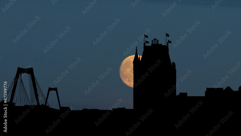 Nederland  Rotterdam The White House moonrise