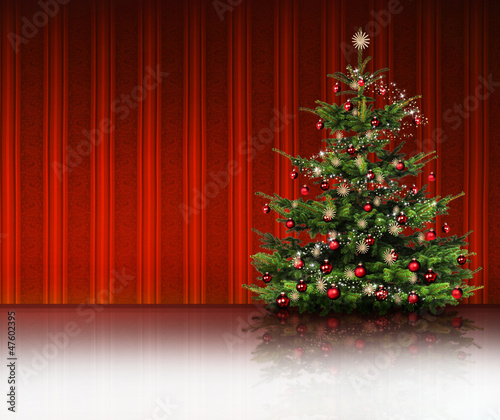 Christbaum mit Roter Streifentapete
