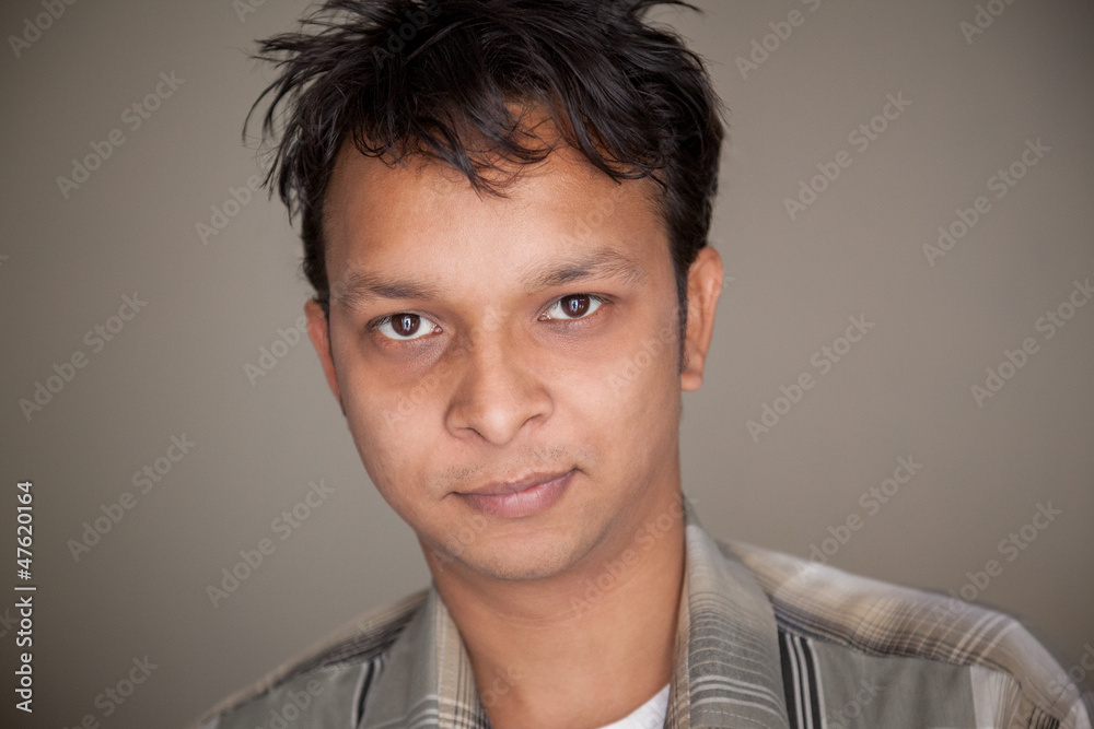 Obraz premium Closeup of handsome indian young man