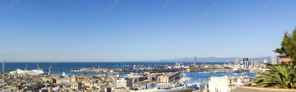 panoramica del porto di Genova