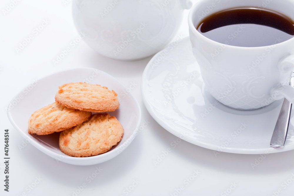 frische kekse mit einer kanne kaffee und einer tasse frische kekse mit einer kanne kaffee und einer tasse