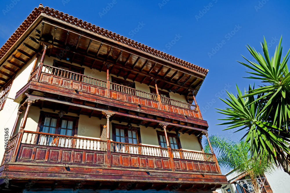 Traditional Canarian Architecture in Puerto de la Cruz Traditional Canarian Architecture in Puerto de la Cruz