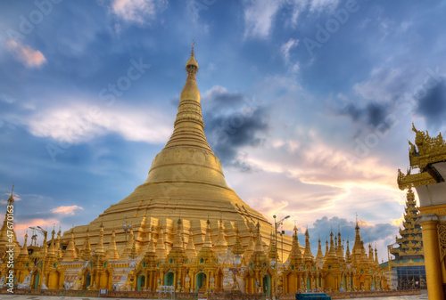 Obraz na płótnie Shwedagon temple in Yangon, Burma w salonie