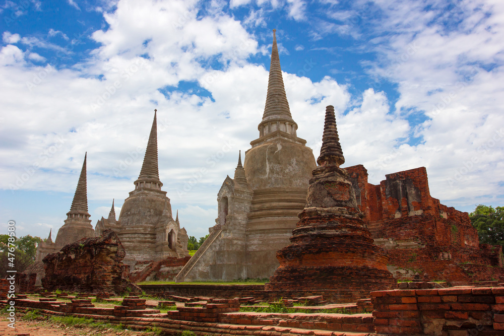 Fototapeta premium Ancient temples of Ayutthaya-Thailand