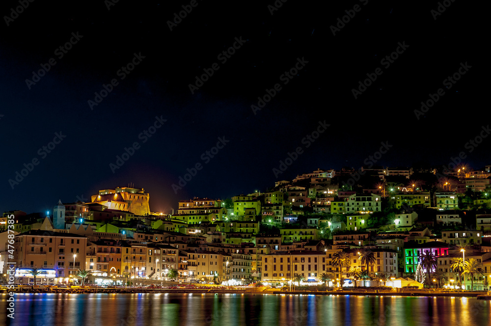 Obraz premium Porto Santo Stefano veduta notturna