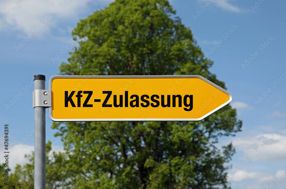 Fototapeta premium Pfeil mit Baum KfZ-Zulassung