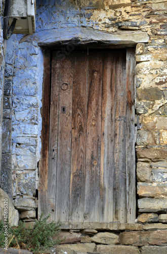 Puerta en casa vieja © scasti11