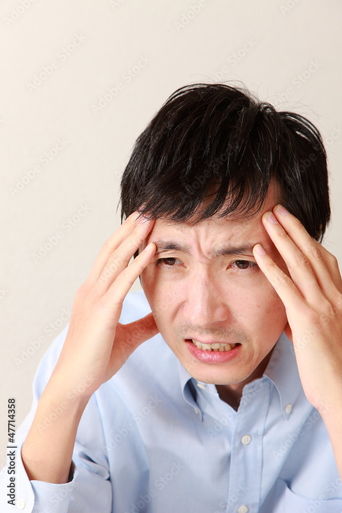 ショックを受ける男性 ショックを受ける男性