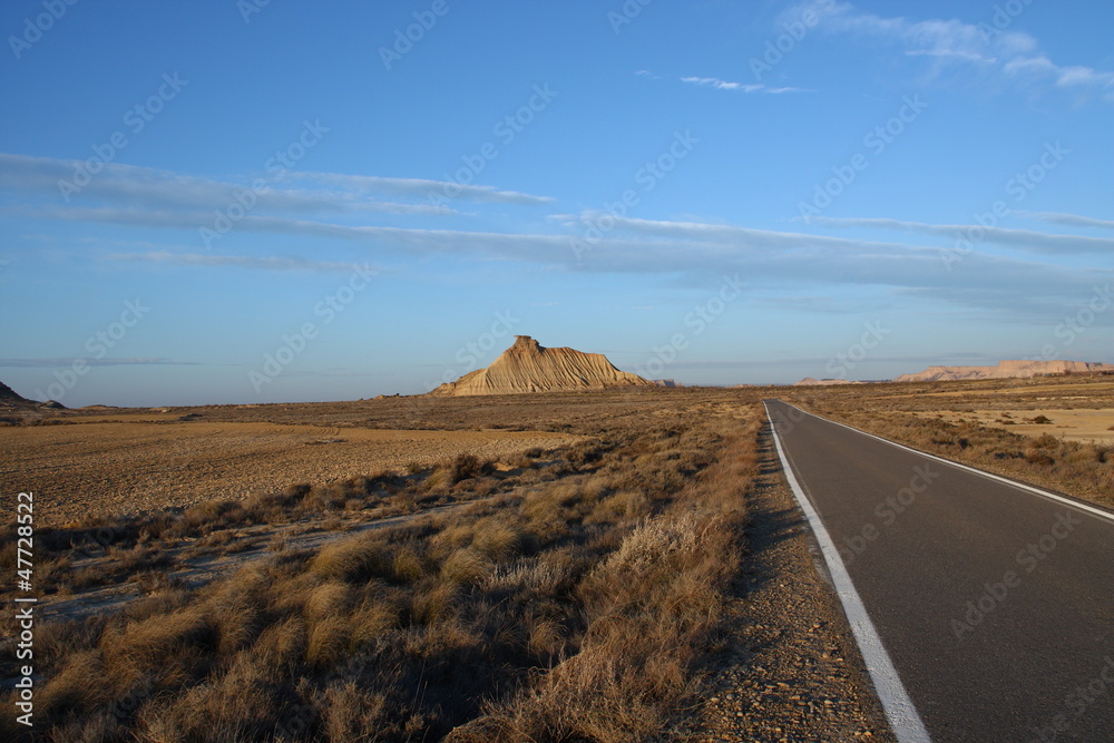 Fototapeta premium Bardenas Reales, carretera