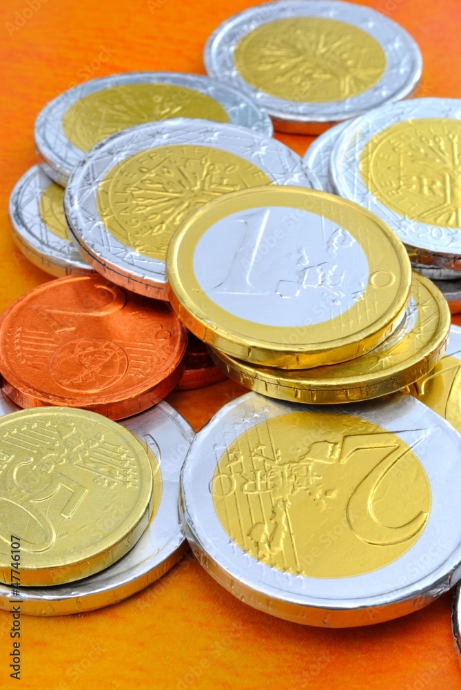 Monete Di Cioccolato in Scatola Di Legno Immagine Stock - Immagine di  classico, piccolo: 212847971