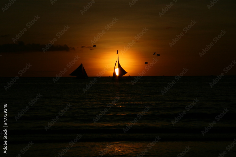 Barca a Vela al tramonto