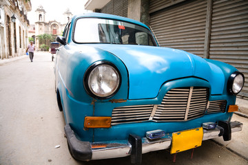 Plexiglas schilderij Cubaanse oldtimers Oude auto op straat Havana  © imagesef