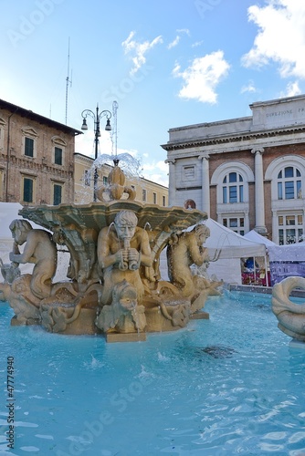 Fontana Piazza del Popolo, Pesaro