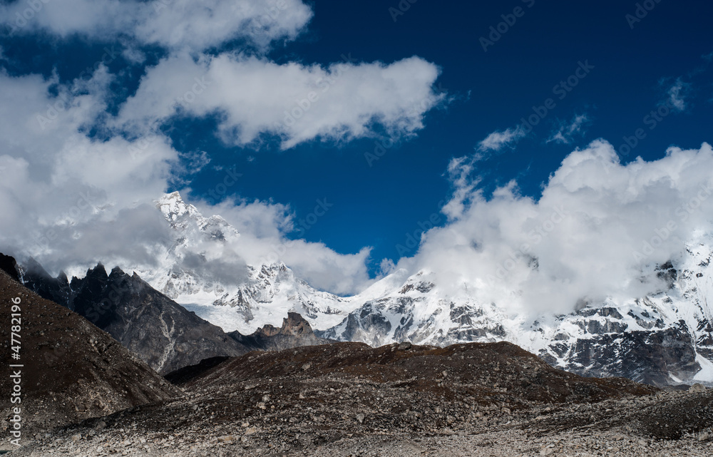 Fototapeta premium Rocks and peaks near Gokyo in Himalayas