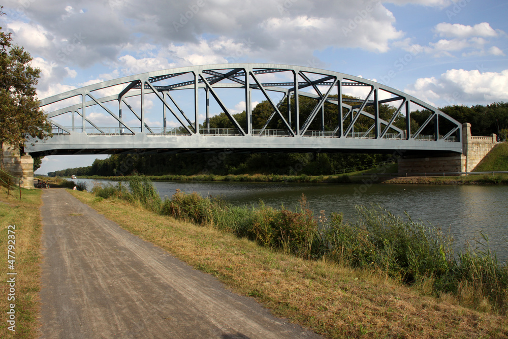 Brücke über den Mittellandkanal bei Sachsenhagen