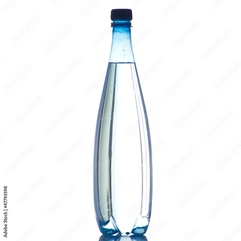Bouteille D eau Petillante Sur Fond Blanc Stock Photo Adobe Stock