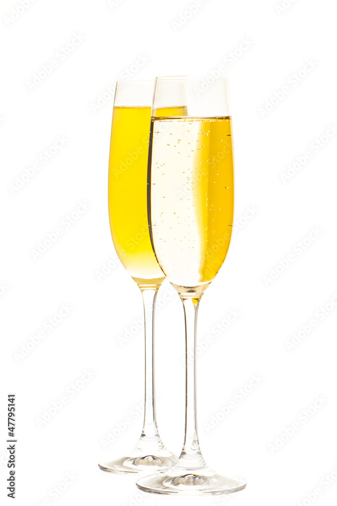 Sekt und Sekt-Orange vor weißem Hintergrund Sekt und Sekt-Orange vor weißem Hintergrund
