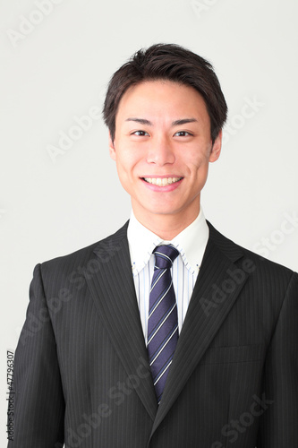 笑顔の若いビジネスマン