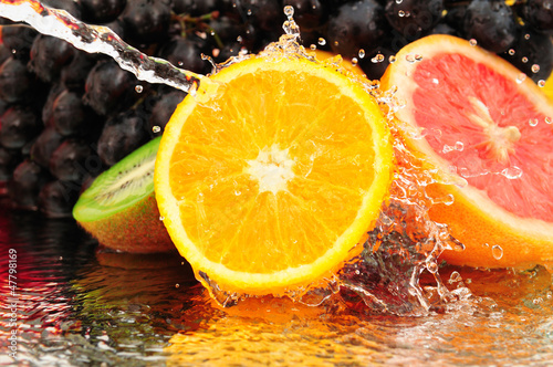 Fototapeta Naklejka Na Ścianę i Meble -  Pure fruit in a spray of water