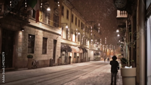 Wallpaper Mural Walking alone in italy by winter Torontodigital.ca