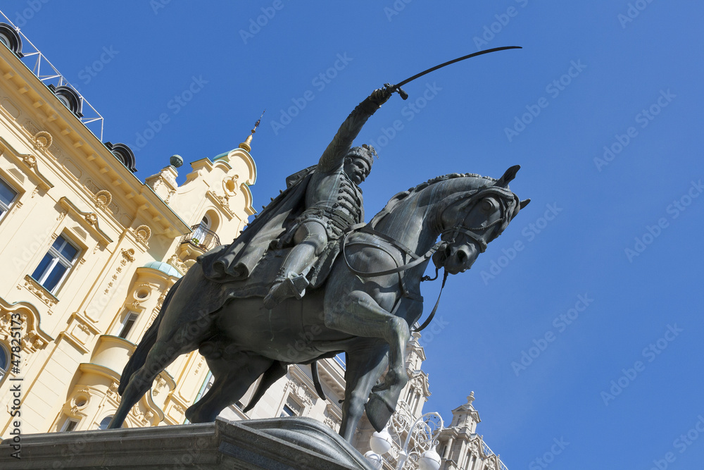Fototapeta premium Statue on main square in Zagreb, Croatia
