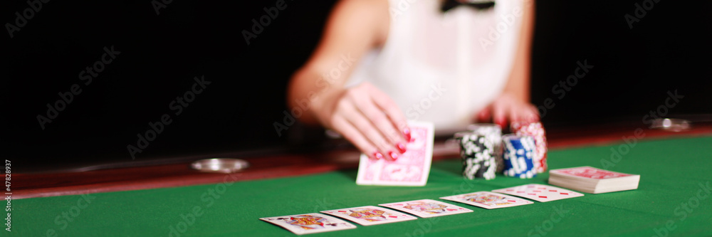 Naklejka premium weibliche Pokerspielerin