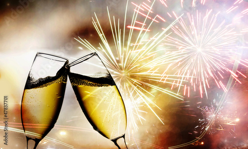 Photography champagne glasses against  fireworks