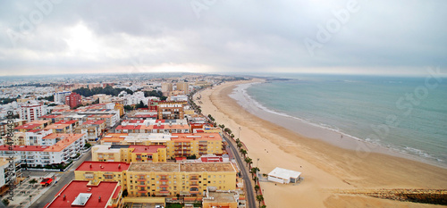 PANORÁMICA DE PLAYA EN CHIPIONA. CÁDIZ. ANDALUCÍA. ESPAÑA