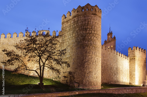 murallas de Ávila, por la noche. España