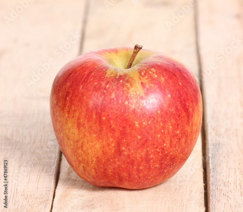 red apple