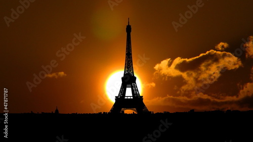 France Eiffel tower sungliding
