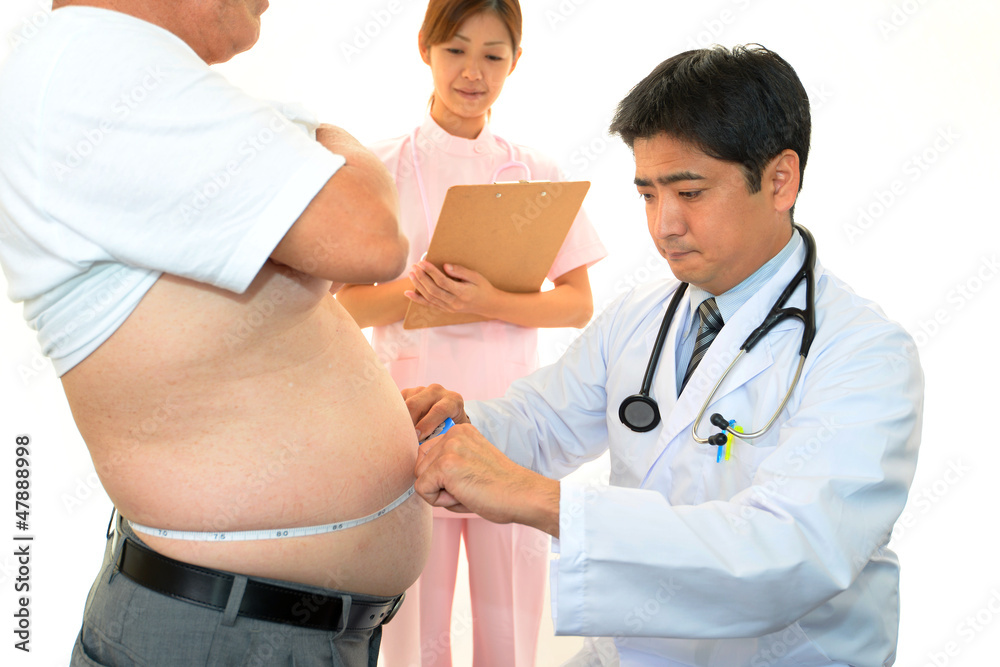 肥満患者を心配する医師と看護師
