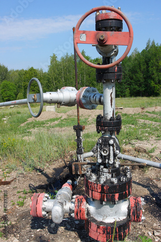 Oil valve of an oil well mouth