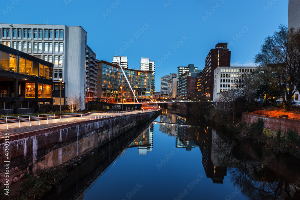164 - urban building manchester irwell river