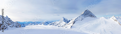 Fototapeta Naklejka Na Ścianę i Meble -  Ski resort Zillertal Hintertuxer Glacier. Austria