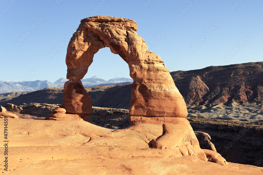 horizontal view of Delicate Arch