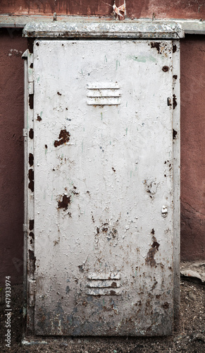 Old metal door texture with gray cracked painting © evannovostro