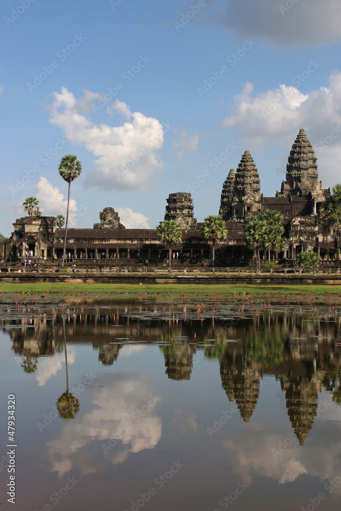 Naklejka premium Reflets du Temple d'Angkor Wat