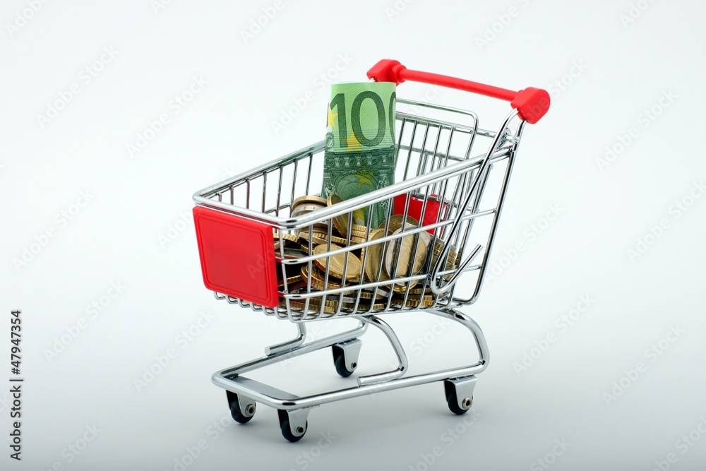 Einkaufswagen mit Banknote und Hartgeld gefüllt Einkaufswagen mit Banknote und Hartgeld gefüllt