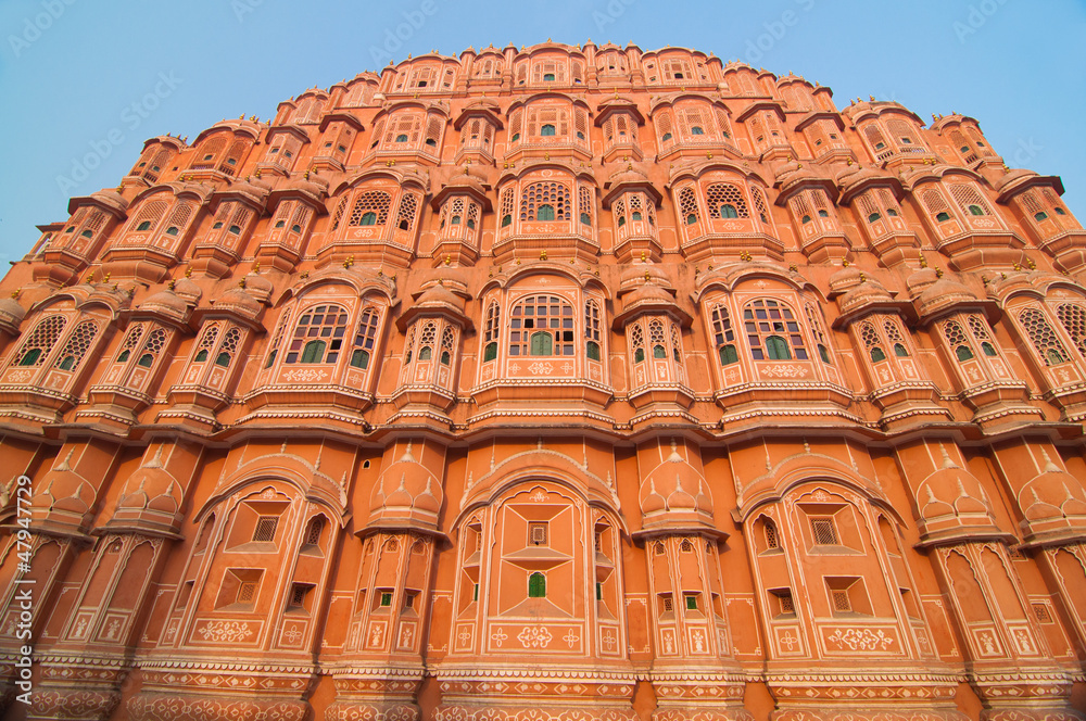 hawa mahal, landmark of pink city jaipur in india