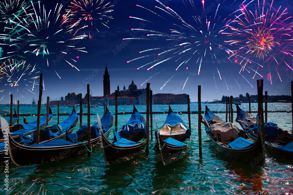 Obraz premium Festive fireworks over the Canal Grande in Venice