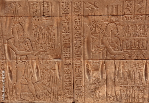 mur gravéde temple égyptien