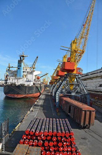 Obraz na plátně Pipe stack, ship ans train under crane bridge