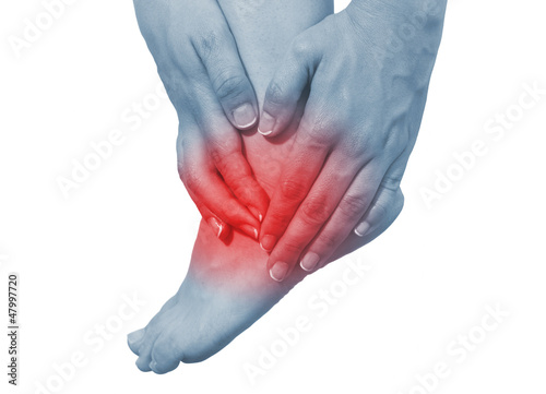 Acute pain in a woman knee © Lovrencg