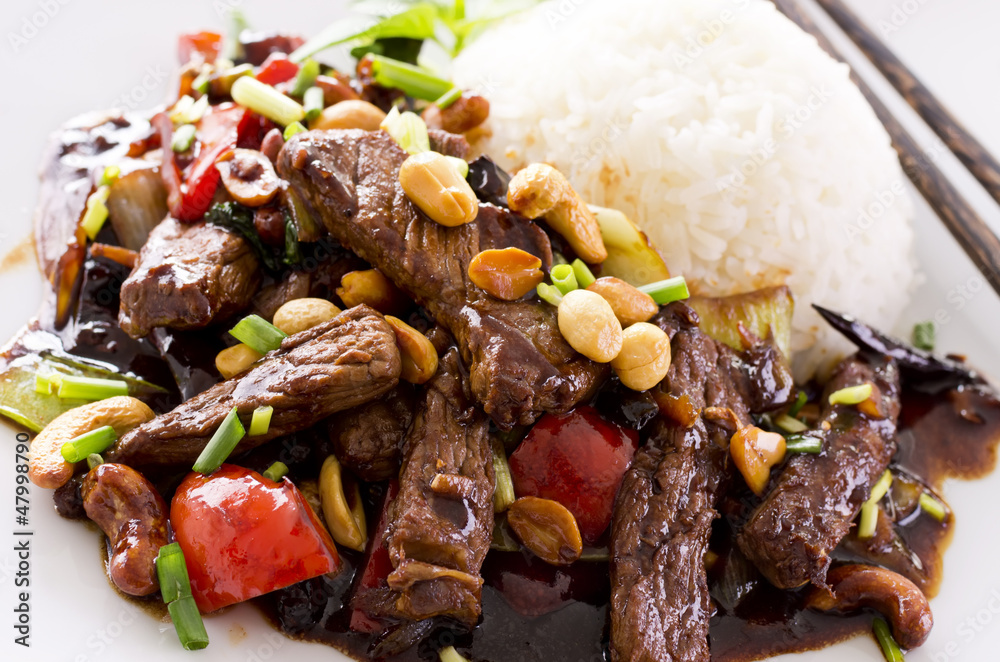 kung pao Rindfleisch mit Reis Stock-Foto | Adobe Stock