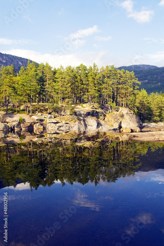 Lake and mountains  in setesdalen © Jone Gundersen