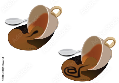 tazzina con caffè rovesciato