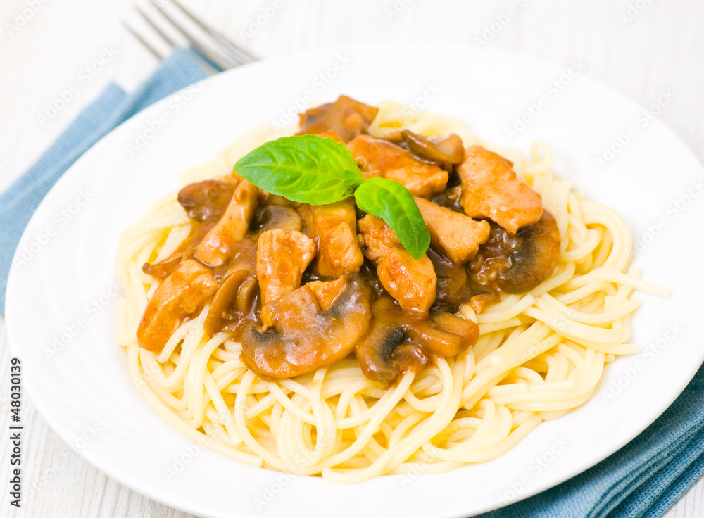 chicken breast and mushrooms with pasta