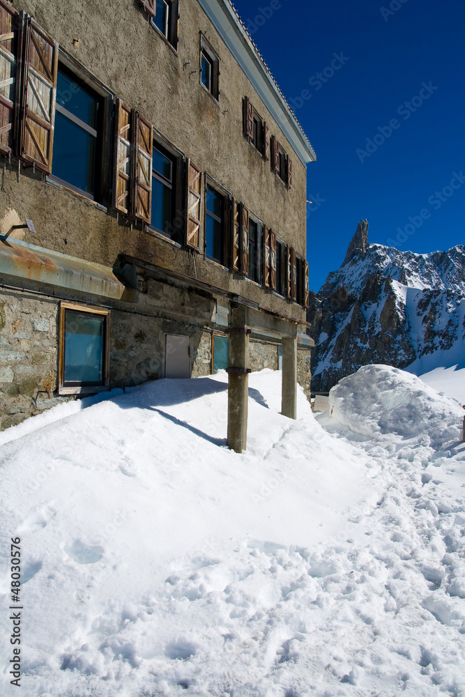Rifugio Torino, Monte Bianco, vista sul dente del Giagante Rifugio Torino, Monte Bianco, vista sul dente del Giagante