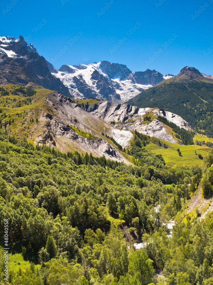 Naklejka premium Snow capped Mountain peaks